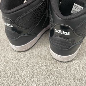 Adidas neo cloudfoam footbed.  Worn a couple of times.